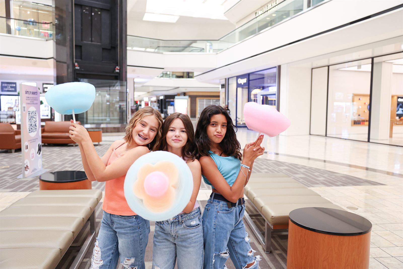 Bloomjoy cotton candy activation in a mall environment